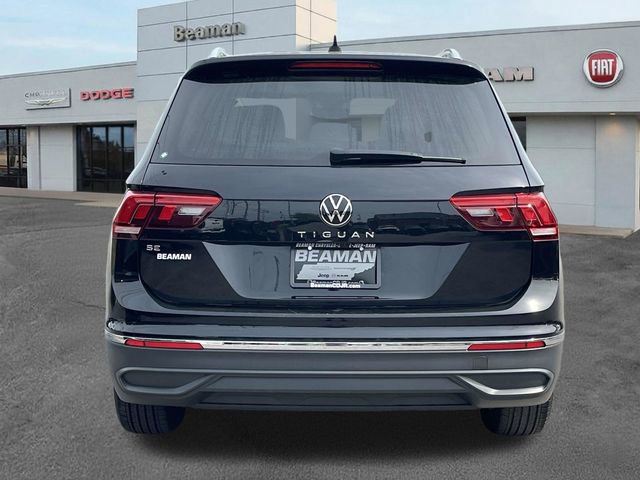 Used 2023 Volkswagen Tiguan SE w/ Panoramic Sunroof Package FWD image 6