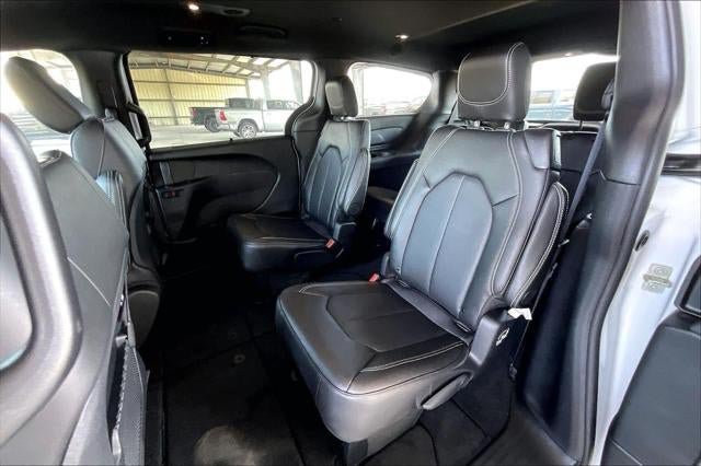 New 2027 Chrysler Pacifica Select FWD image 28