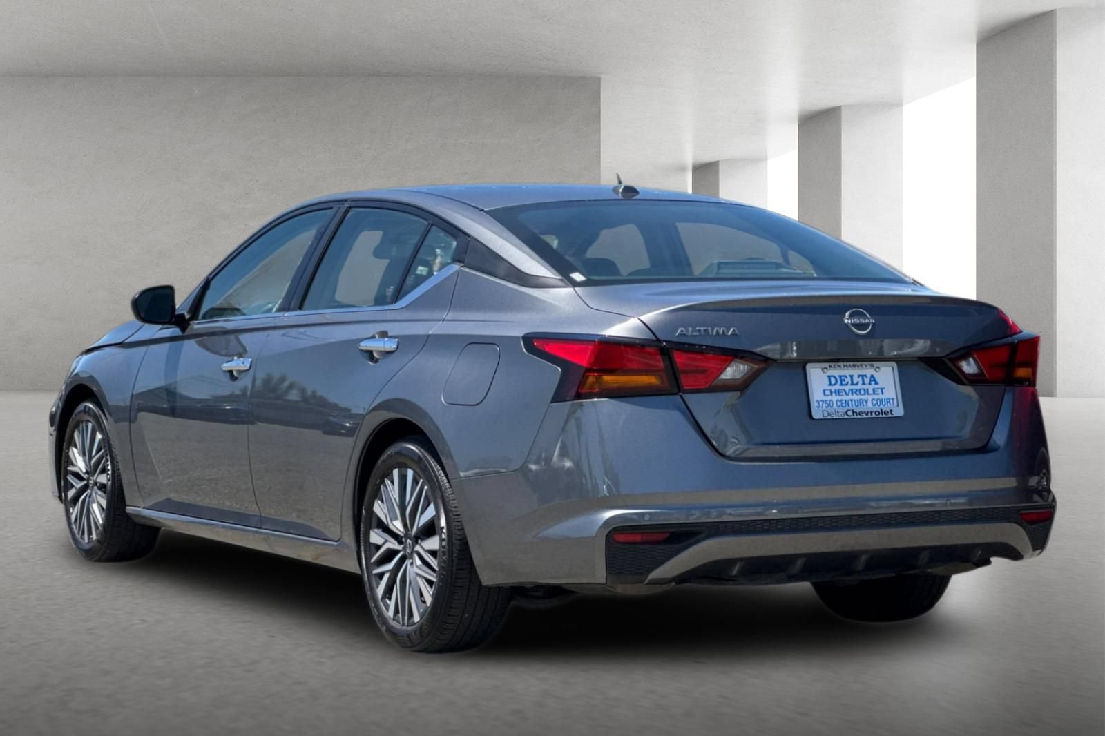 Used 2025 Nissan Altima 2.5 SV FWD image 6