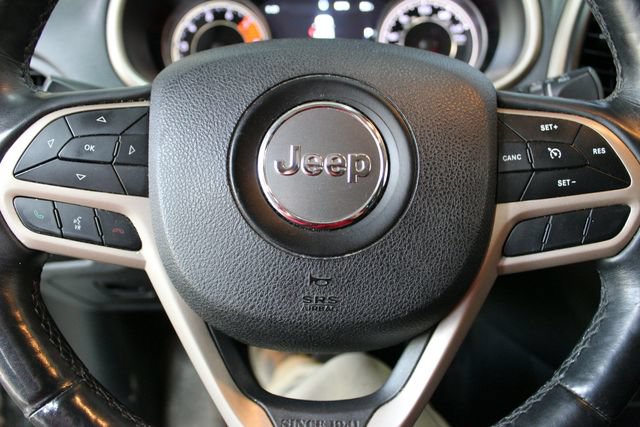 Used 2017 Jeep Cherokee Limited w/ Luxury Group AWD/4WD image 21