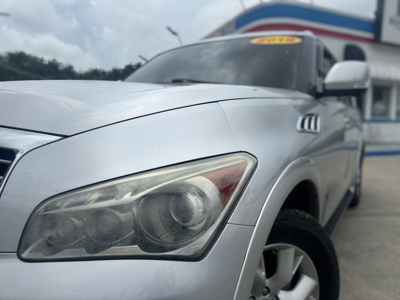 Used 2013 INFINITI QX56 4WD w/ Theater Pkg image 3