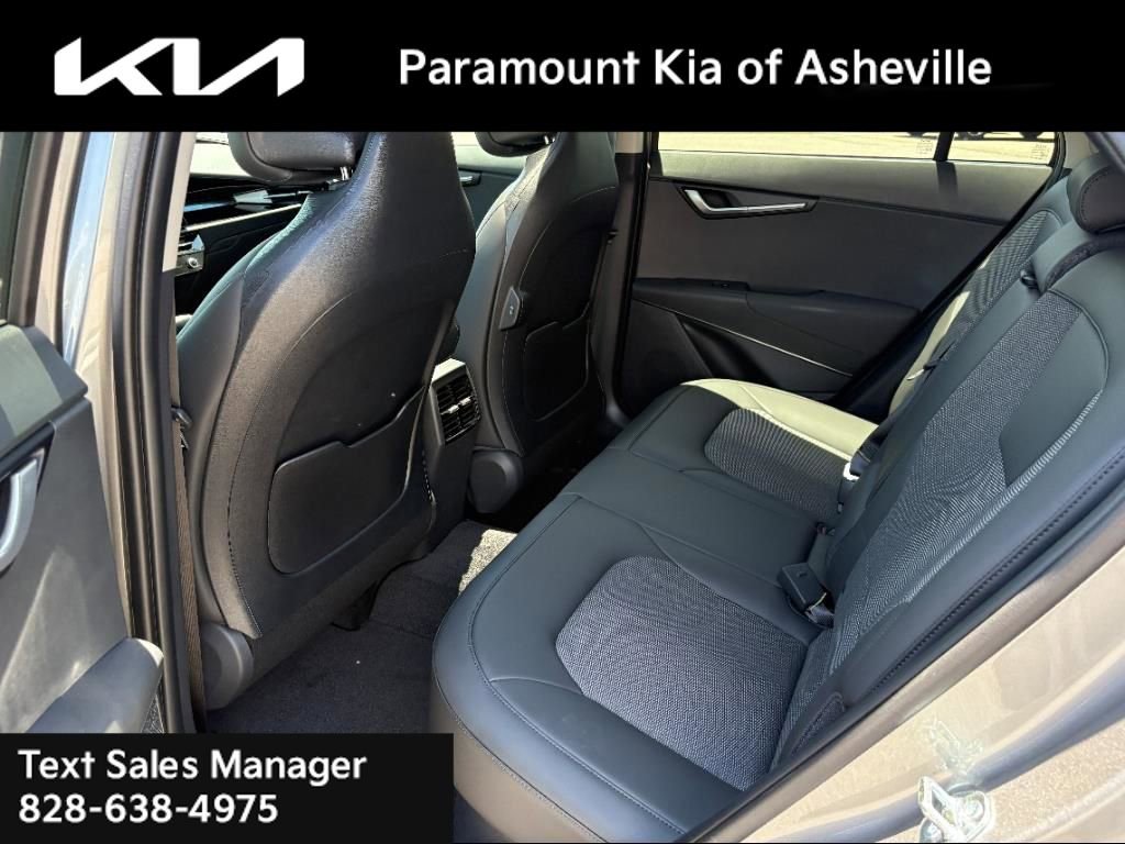 New 2025 Kia Niro EX Touring image 23