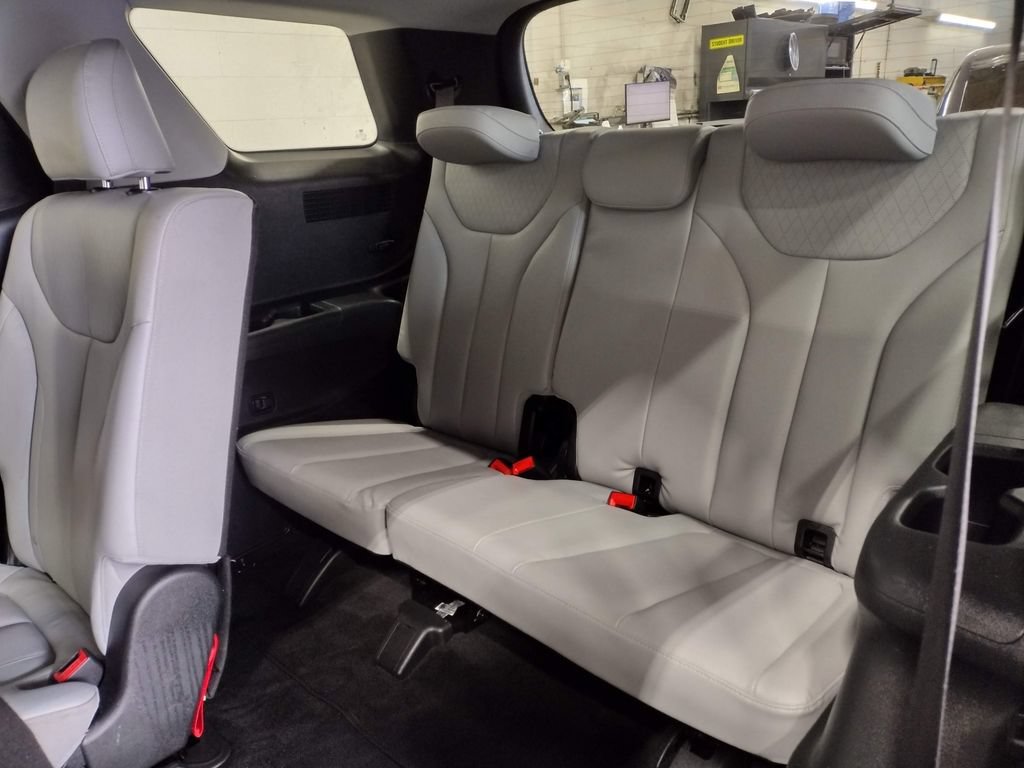 Certified 2022 Hyundai Palisade SEL w/ 8P Bench Seat Package AWD/4WD image 33
