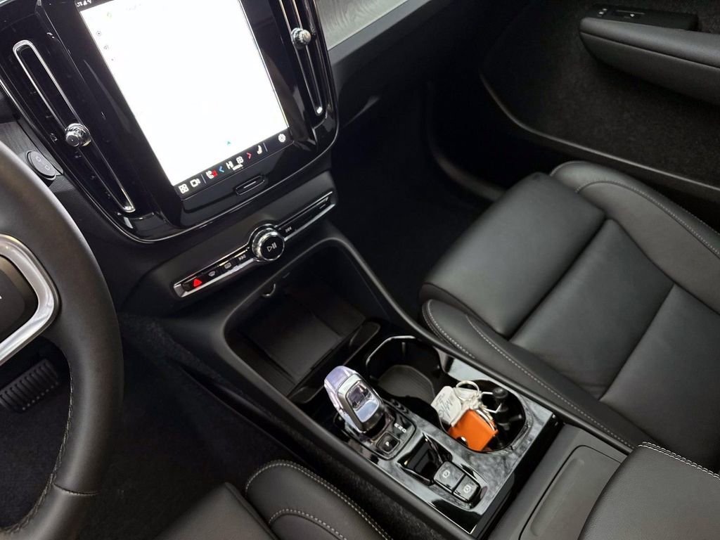 Used 2025 Volvo XC40 B5 Ultra w/ Protection Package Premier image 24