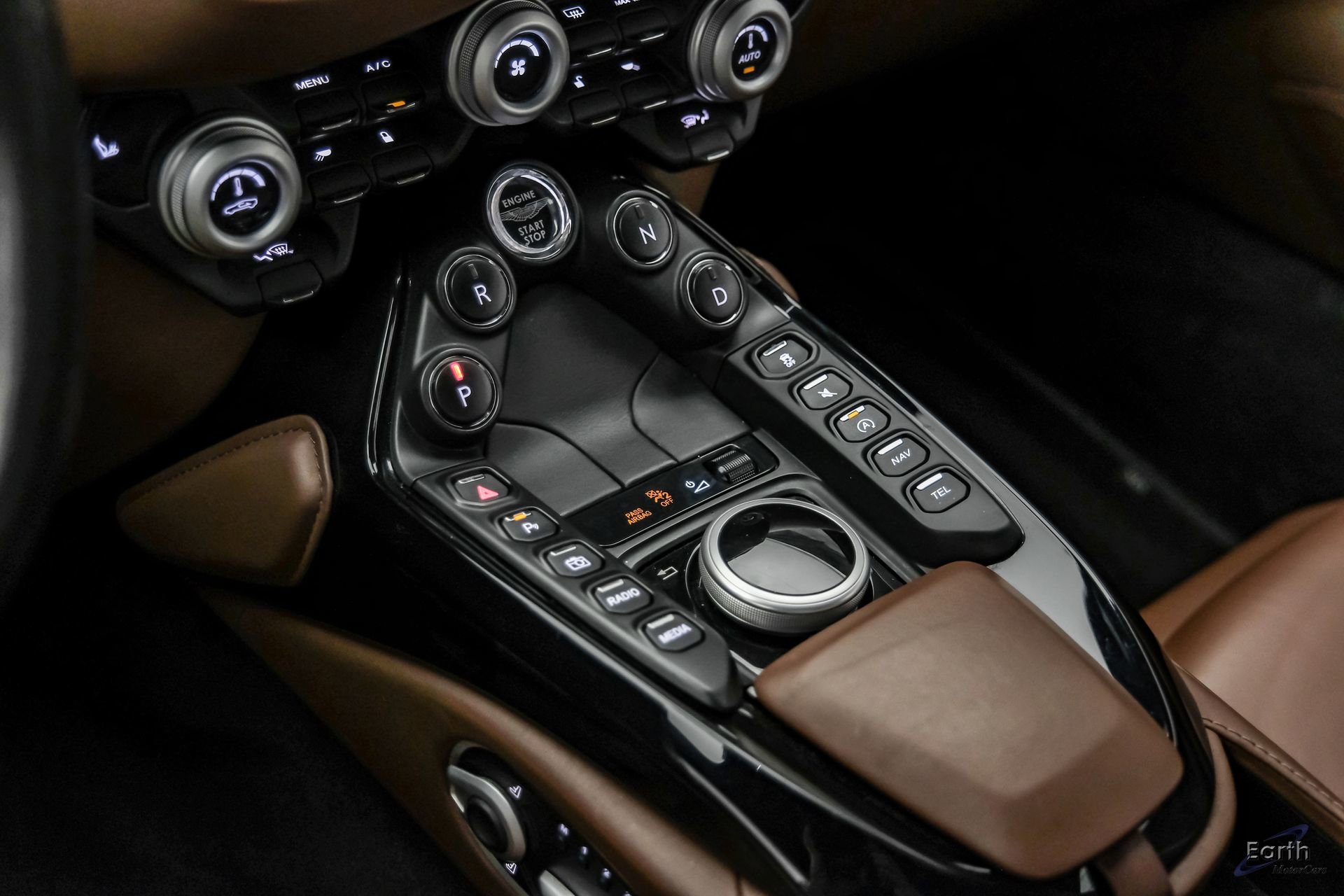 Used 2020 Aston Martin V8 Vantage Coupe RWD image 49