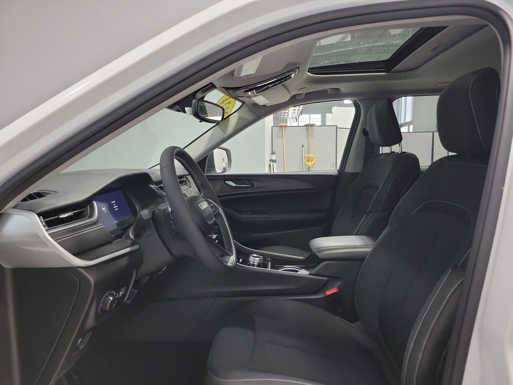 Used 2024 Jeep Grand Cherokee Laredo X video 2