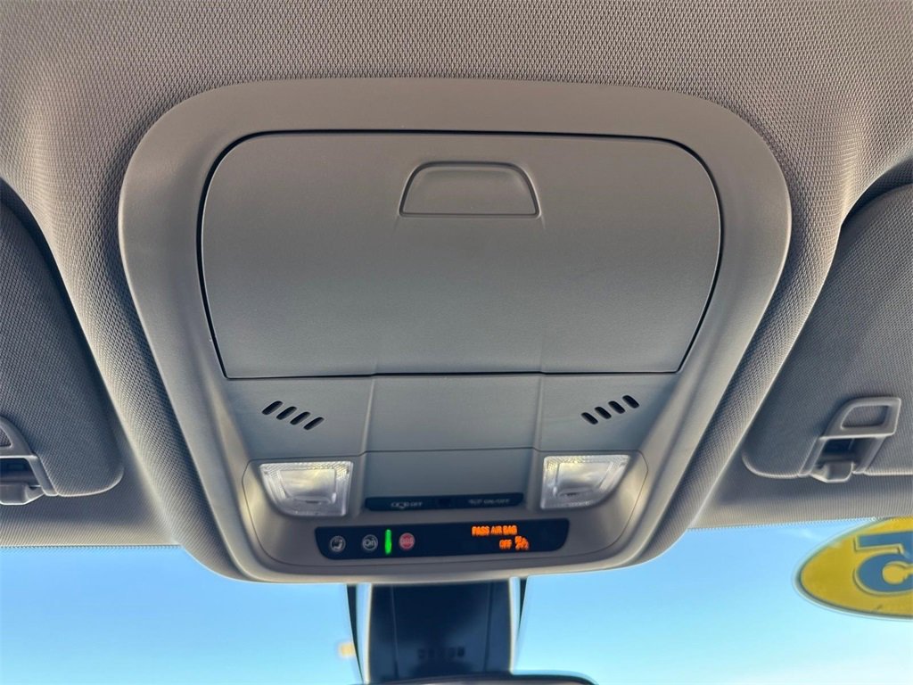 Used 2025 Chevrolet Blazer LT image 18