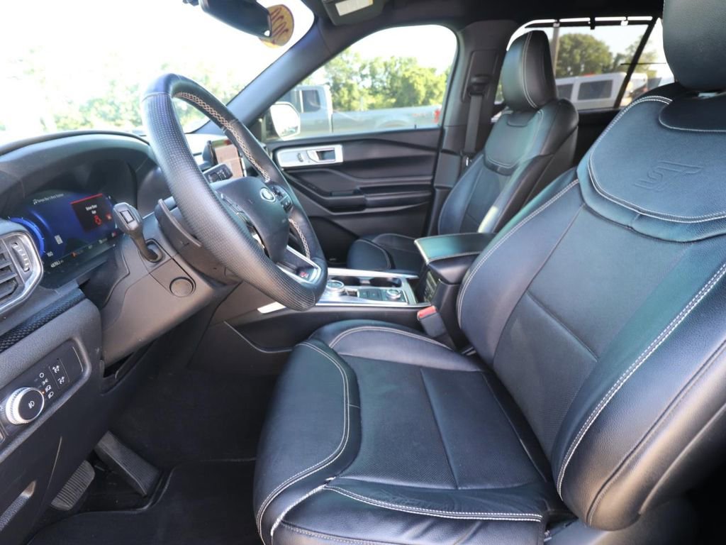 Used 2020 Ford Explorer ST w/ ST Street Pack image 2