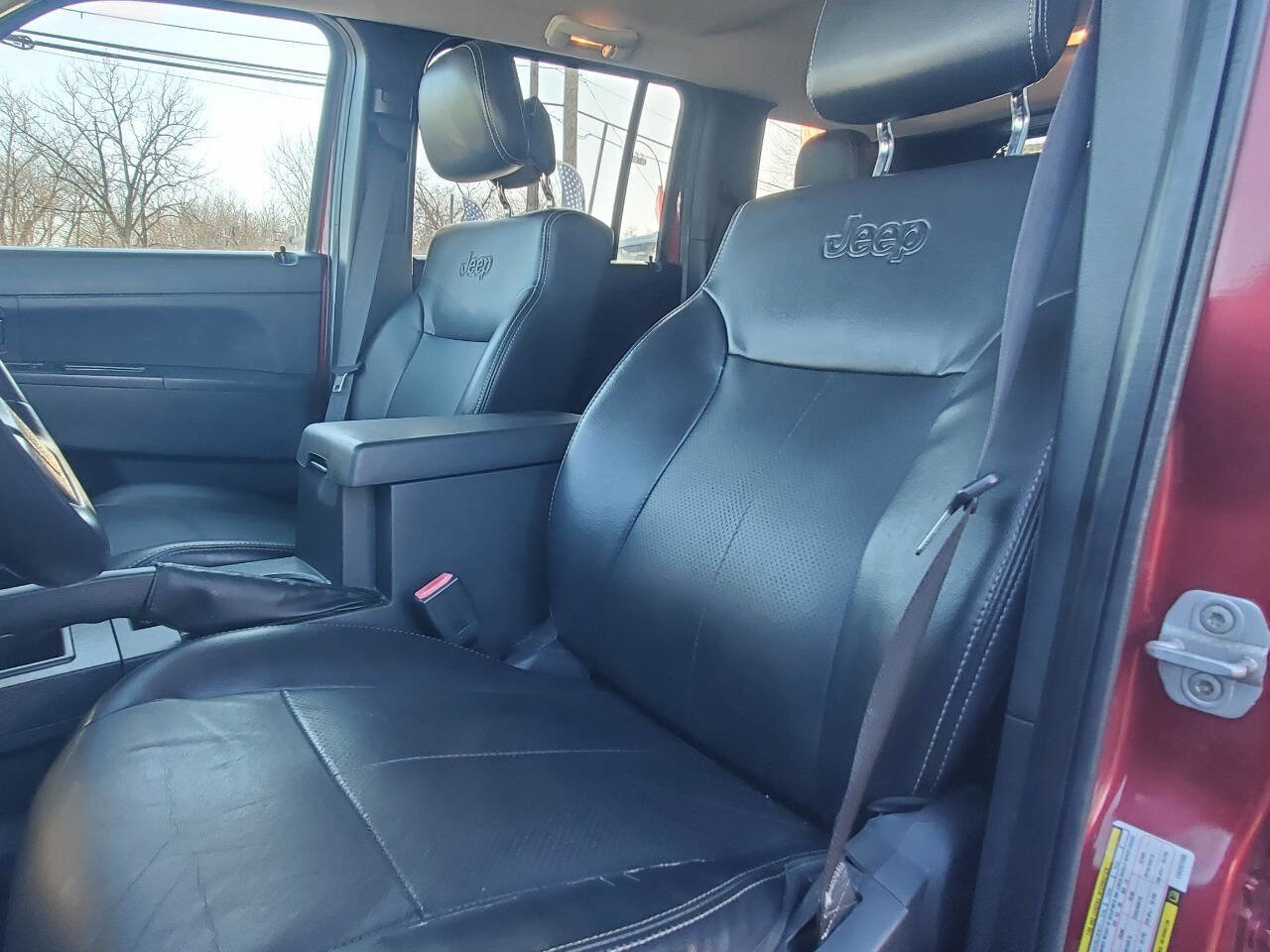 Used 2012 Jeep Liberty Sport image 11