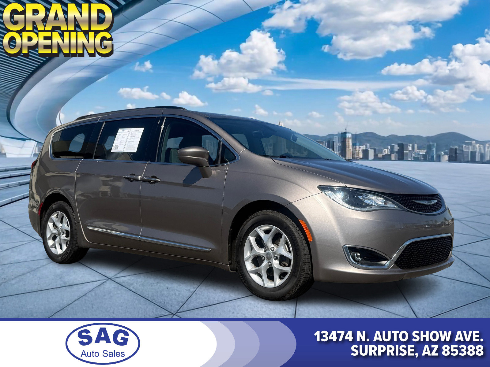 Used 2017 Chrysler Pacifica Touring-L w/ Tire & Wheel Group image 1