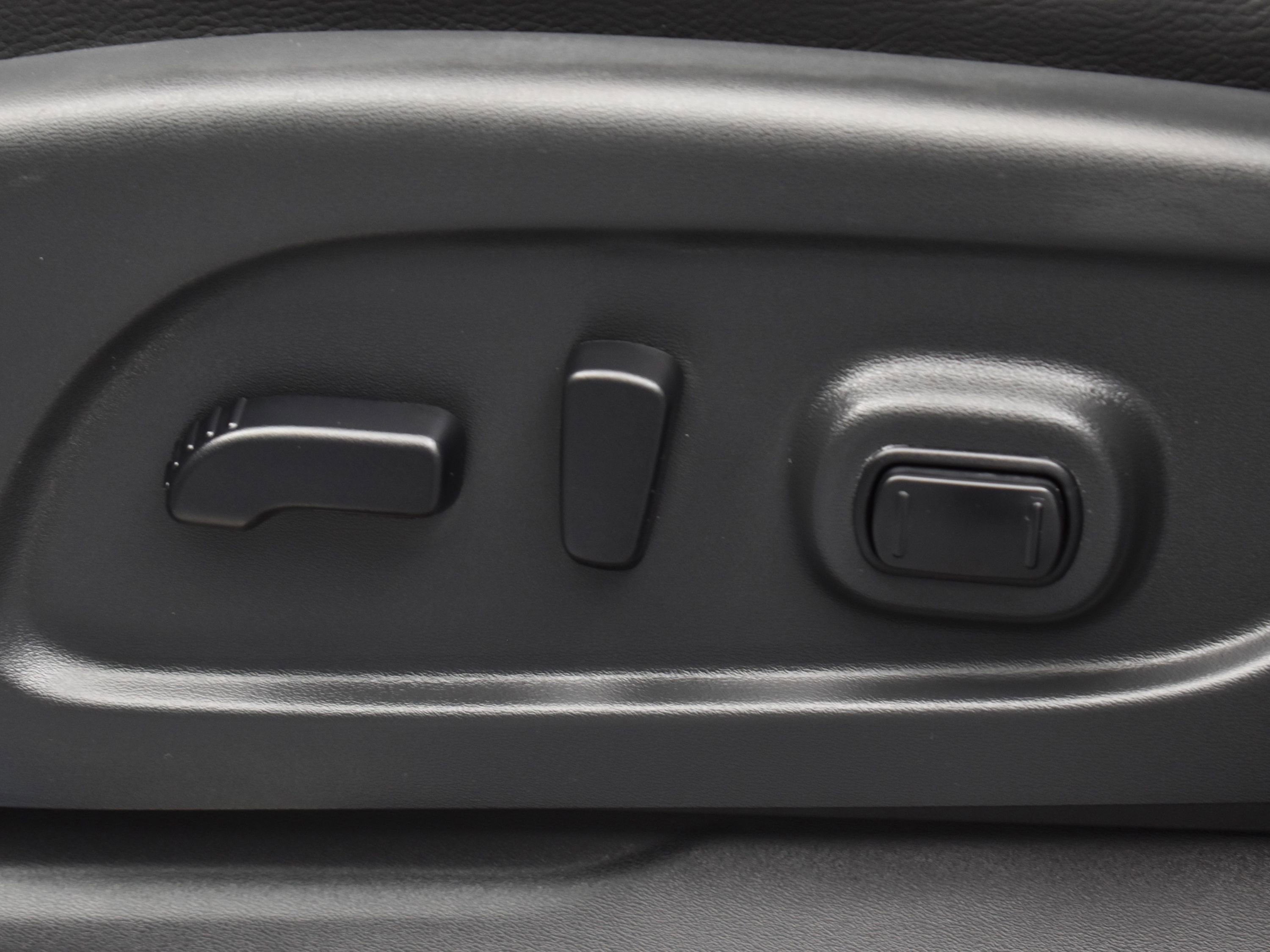 Used 2023 Nissan Titan PRO-4X w/ Pro-4x Convenience Package image 9