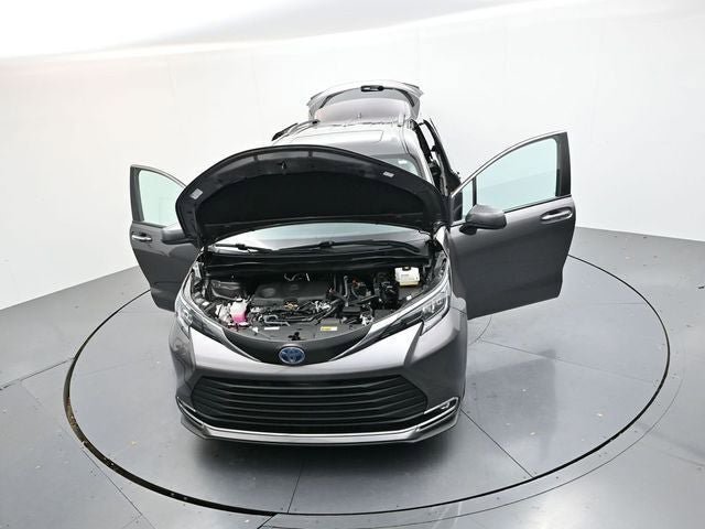 Used 2024 Toyota Sienna XLE image 47