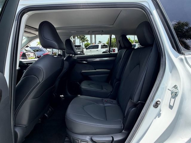 Used 2023 Toyota Highlander Platinum FWD image 13