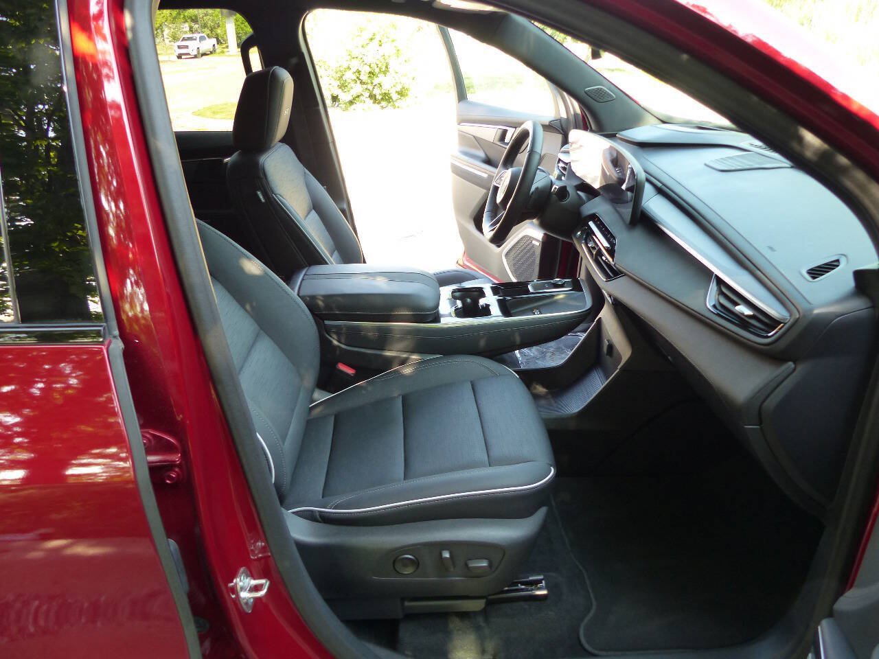 Used 2025 Buick Enclave Sport Touring w/ Super Cruise Package AWD/4WD image 60