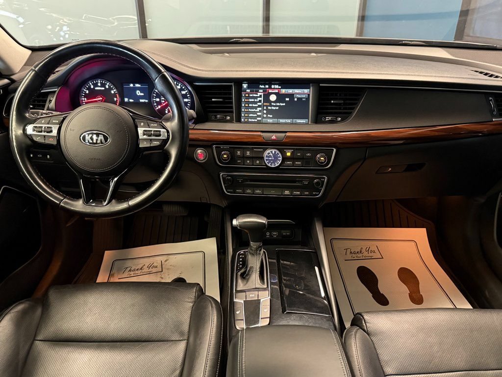 Used 2018 Kia Cadenza Premium w/ Luxury Package FWD image 9