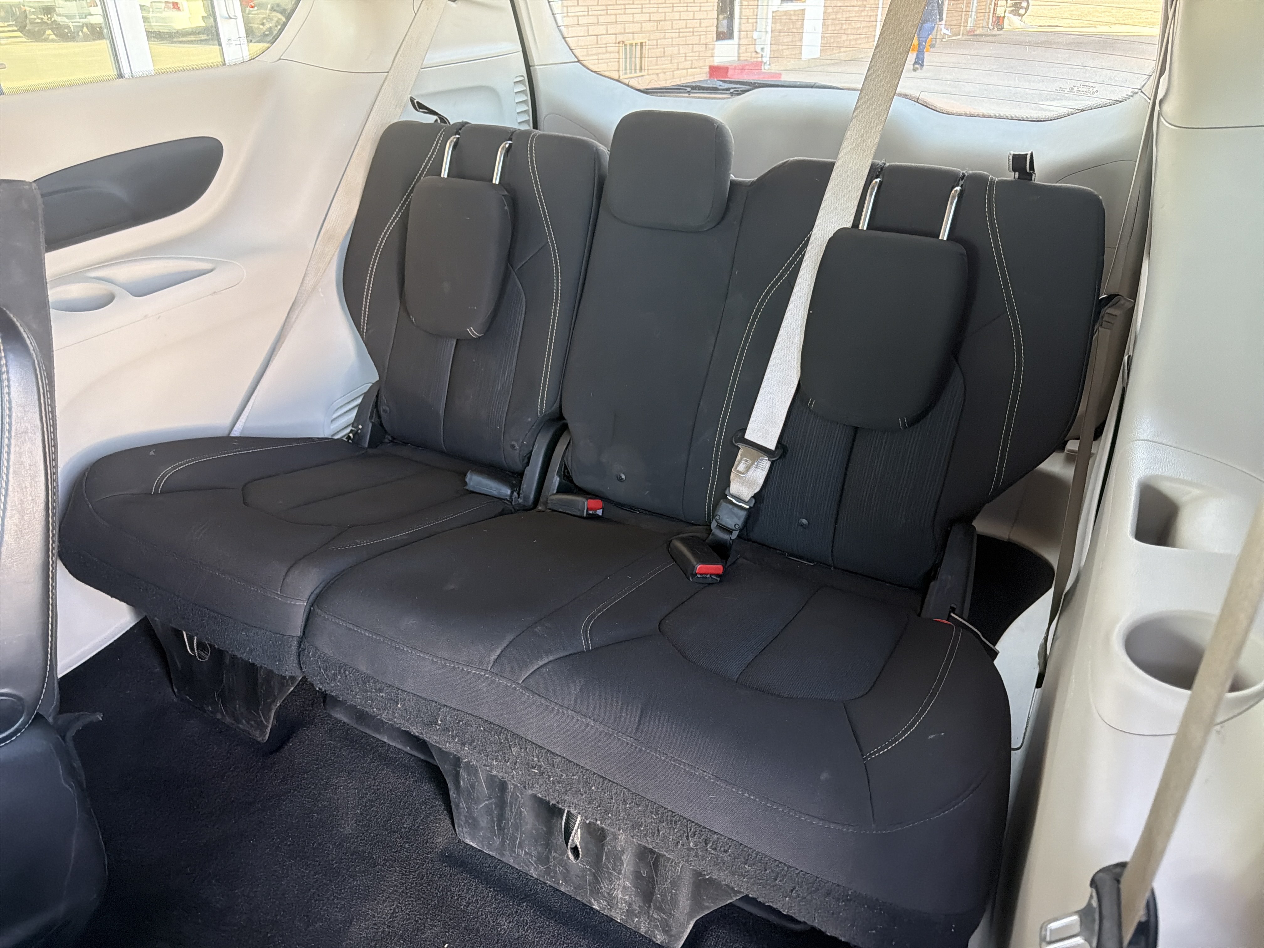 Used 2020 Chrysler Voyager LX FWD image 9