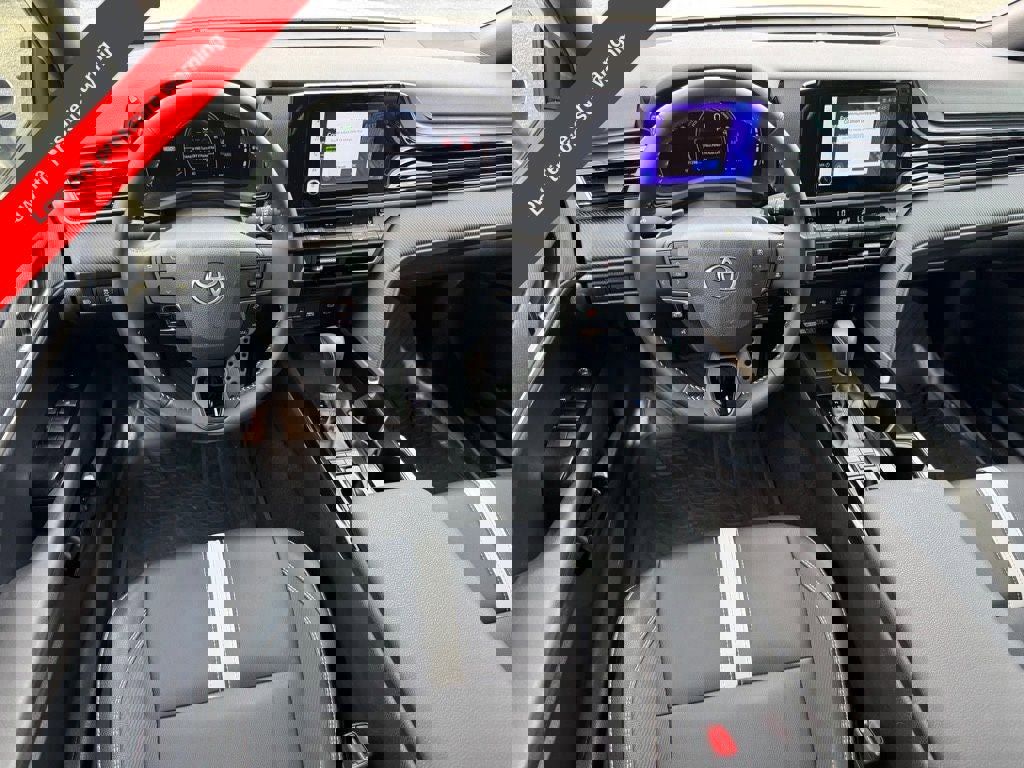 Used 2025 Toyota Camry SE w/ Convenience Package image 12