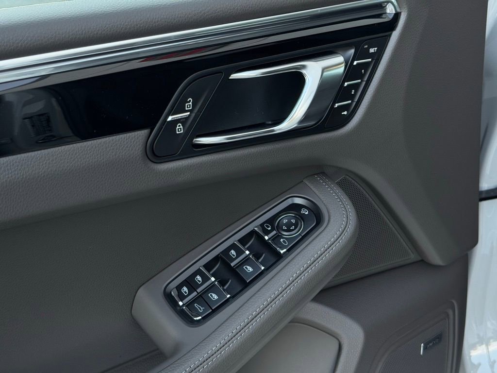 New 2026 Porsche Macan image 23