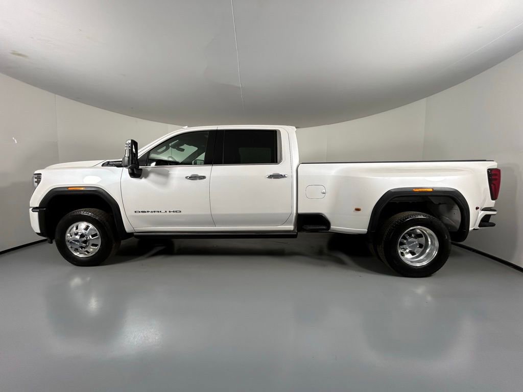 Used 2024 GMC Sierra 3500 Denali Ultimate image 4