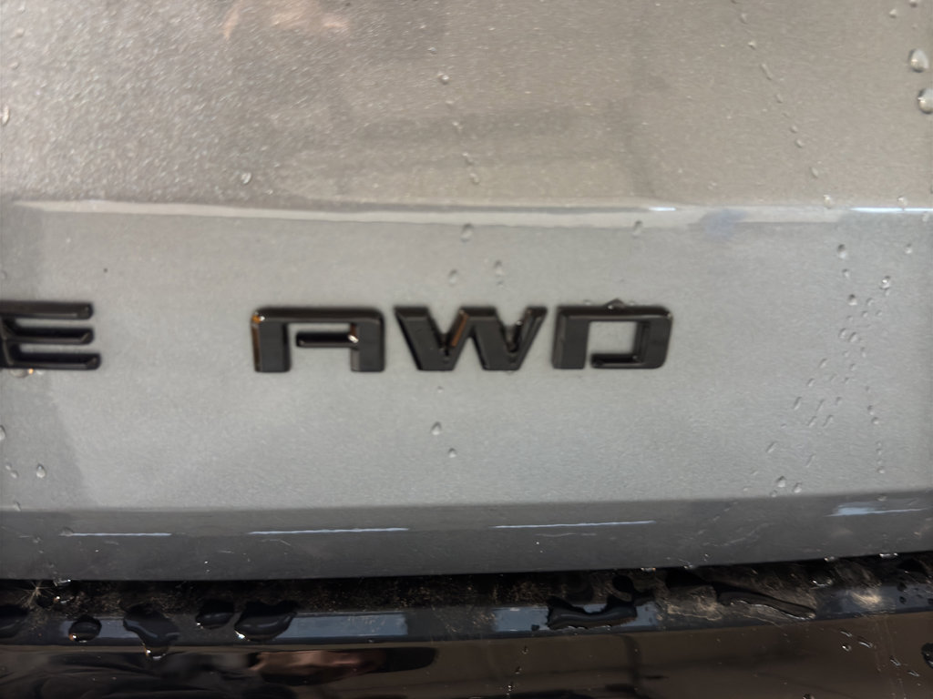 Used 2025 Chevrolet Traverse RS image 11