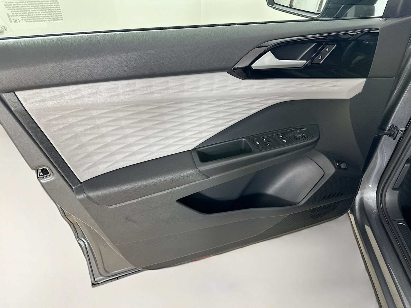 Certified 2023 Volkswagen Taos S FWD image 16