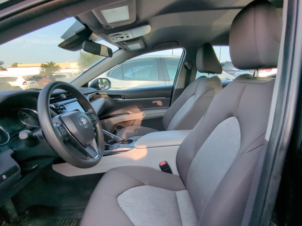 Used 2019 Toyota Camry LE FWD image 6