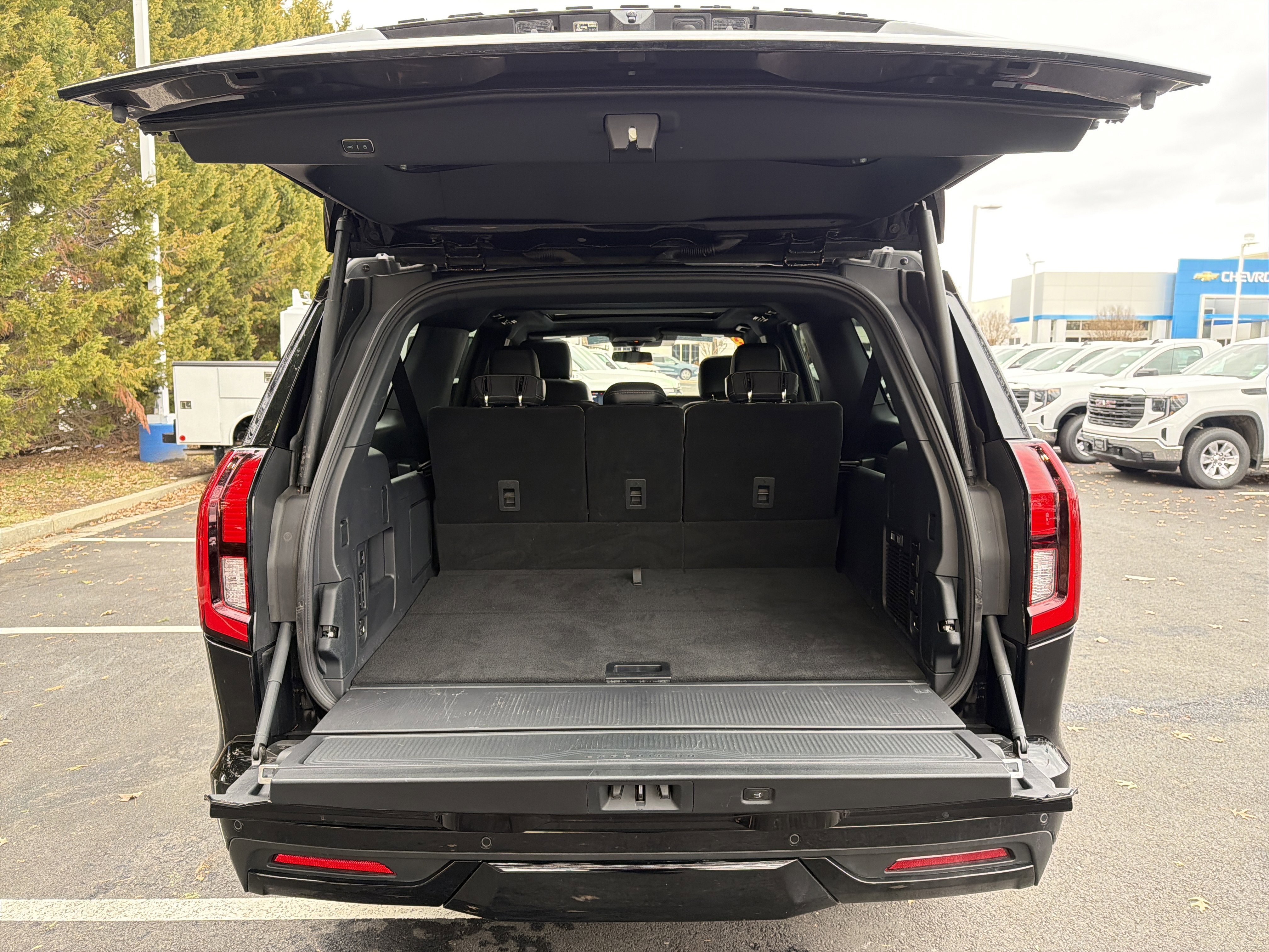 Used 2025 Ford Expedition Max Platinum w/ Stealth Appearance Package image 33