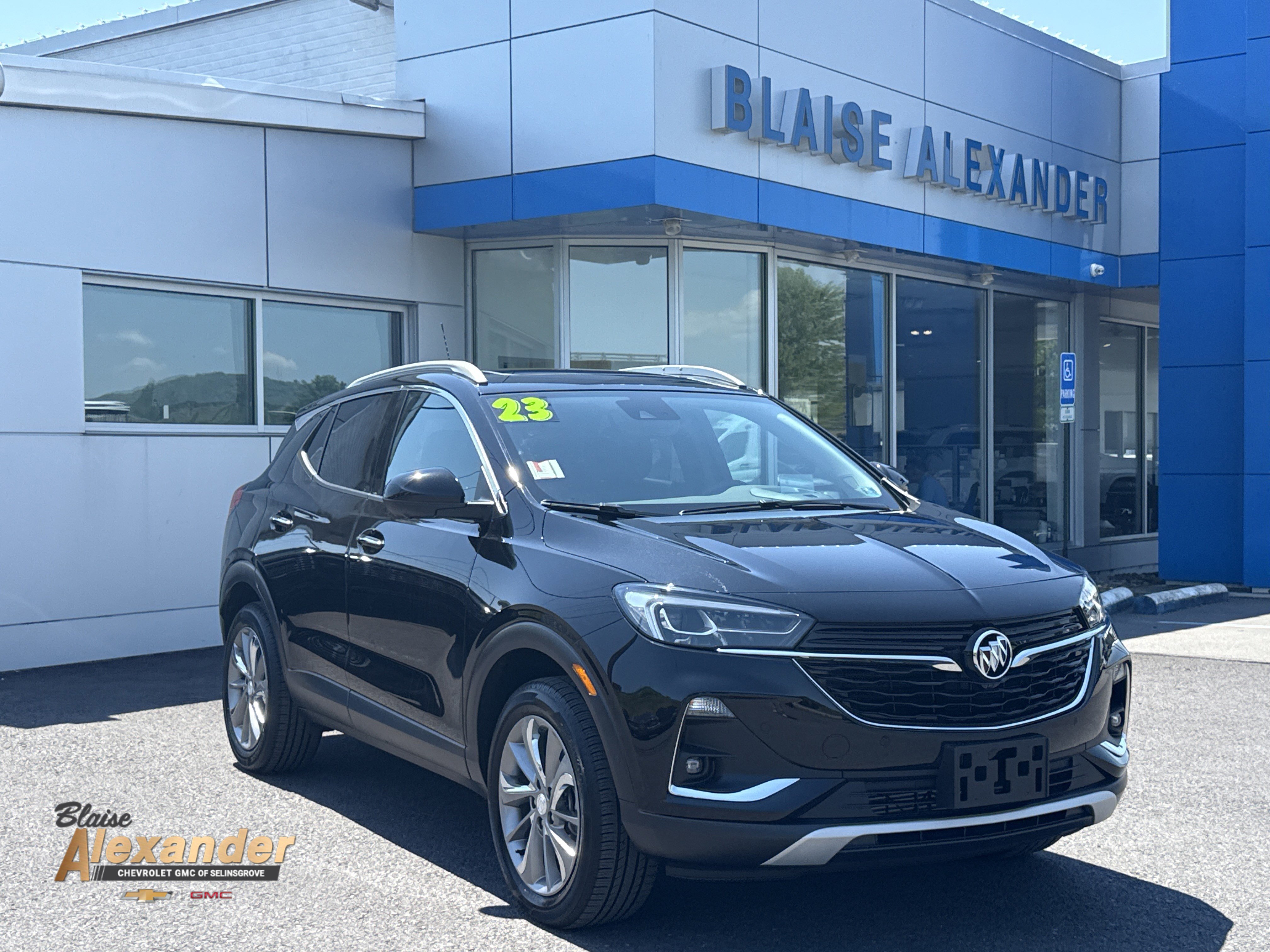 Used 2023 Buick Encore GX Essence w/ Advanced Technology Package AWD/4WD image 1