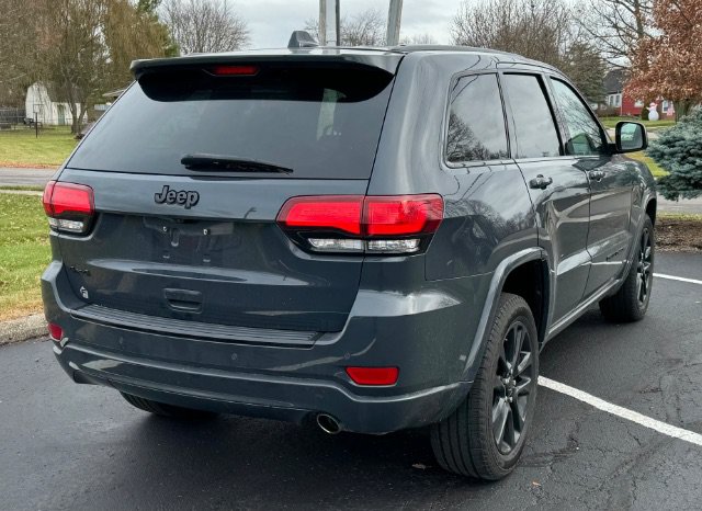 Used 2018 Jeep Grand Cherokee Altitude AWD/4WD image 9