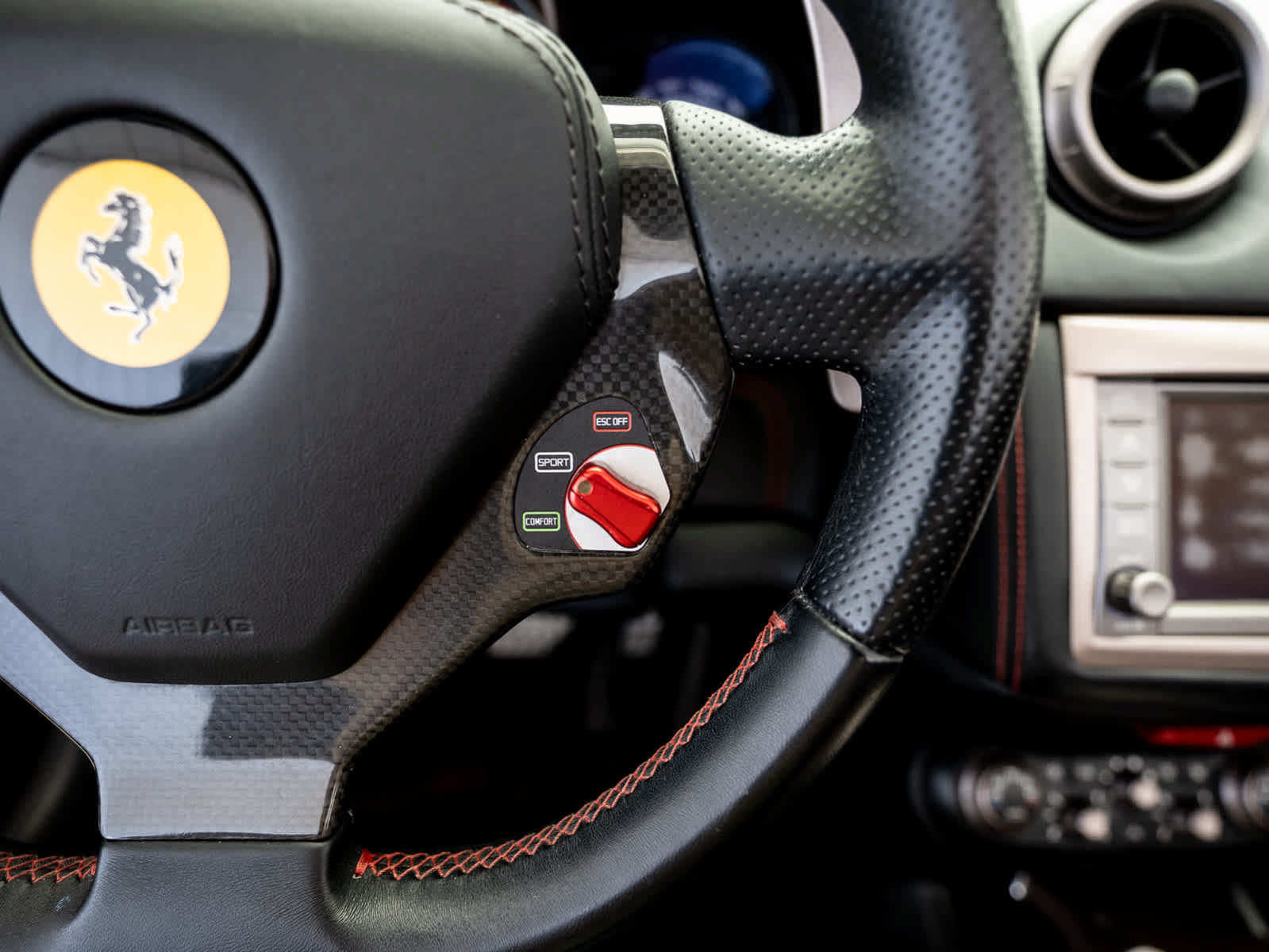 Used 2014 Ferrari California RWD image 22