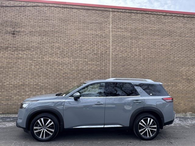 Used 2025 Nissan Pathfinder Platinum w/ Cargo Package image 38