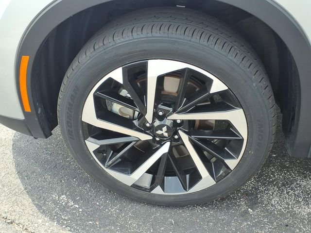 Used 2024 Mitsubishi Outlander AWD image 17