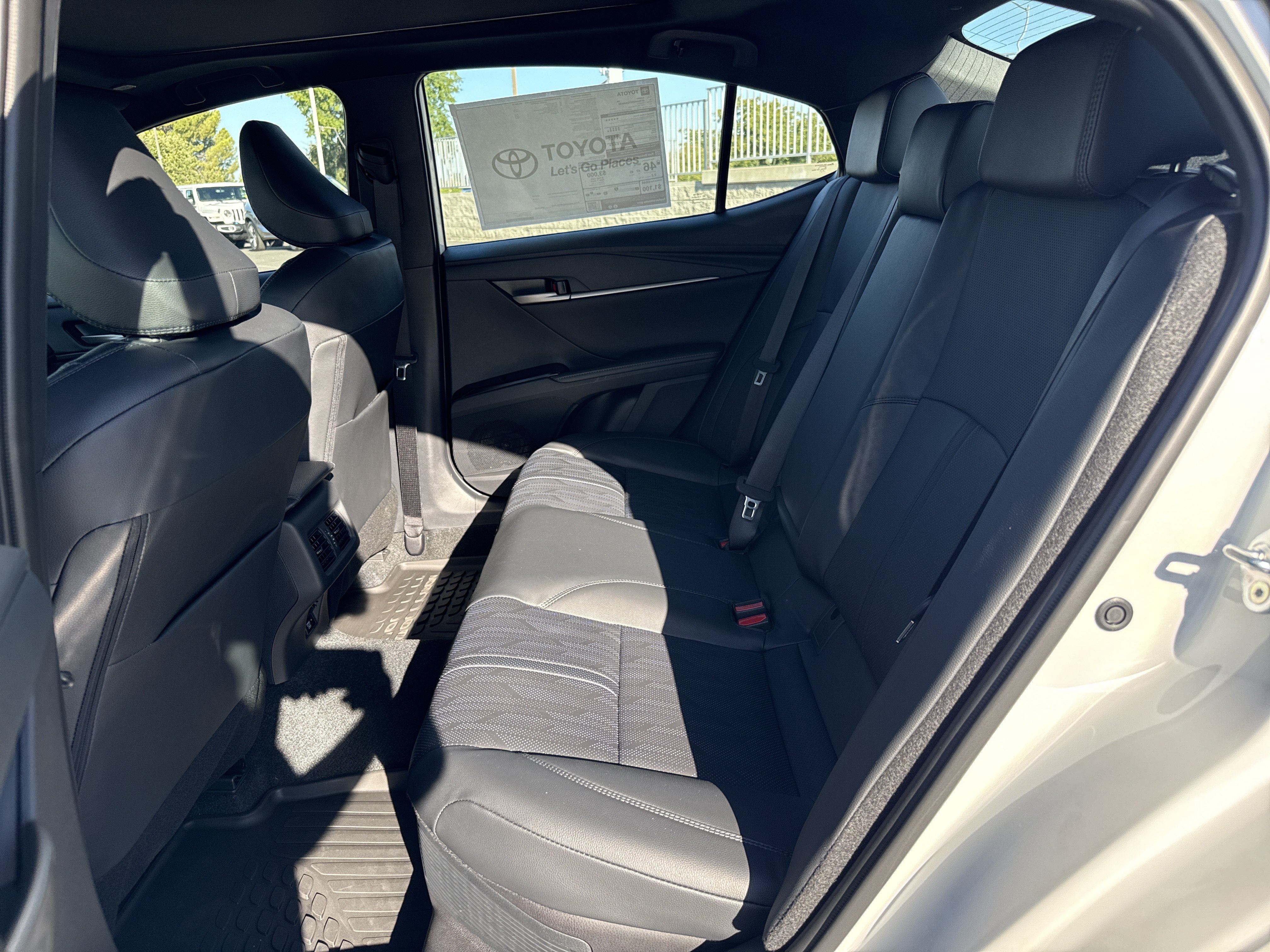 New 2026 Toyota Camry Hybrid FWD image 11