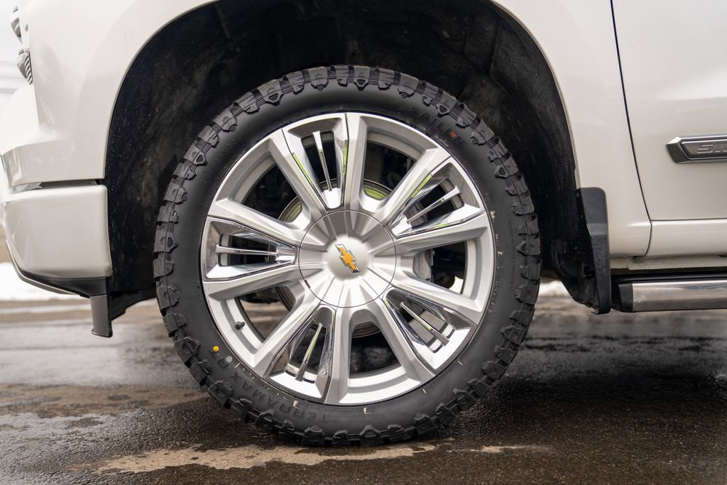 Used 2023 Chevrolet Silverado 1500 High Country w/ High Country Premium Package image 2