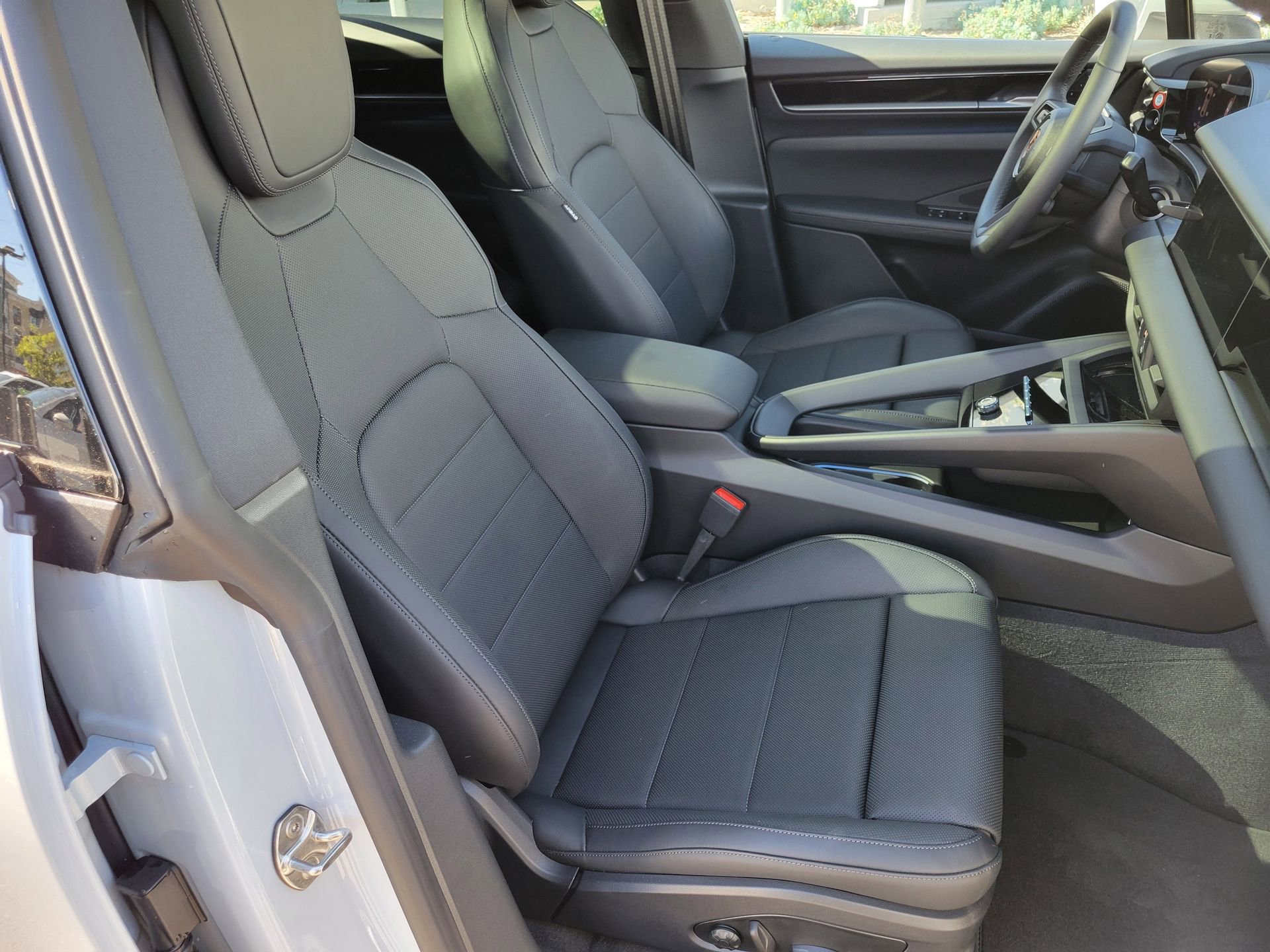 Used 2025 Porsche Macan Electric image 27