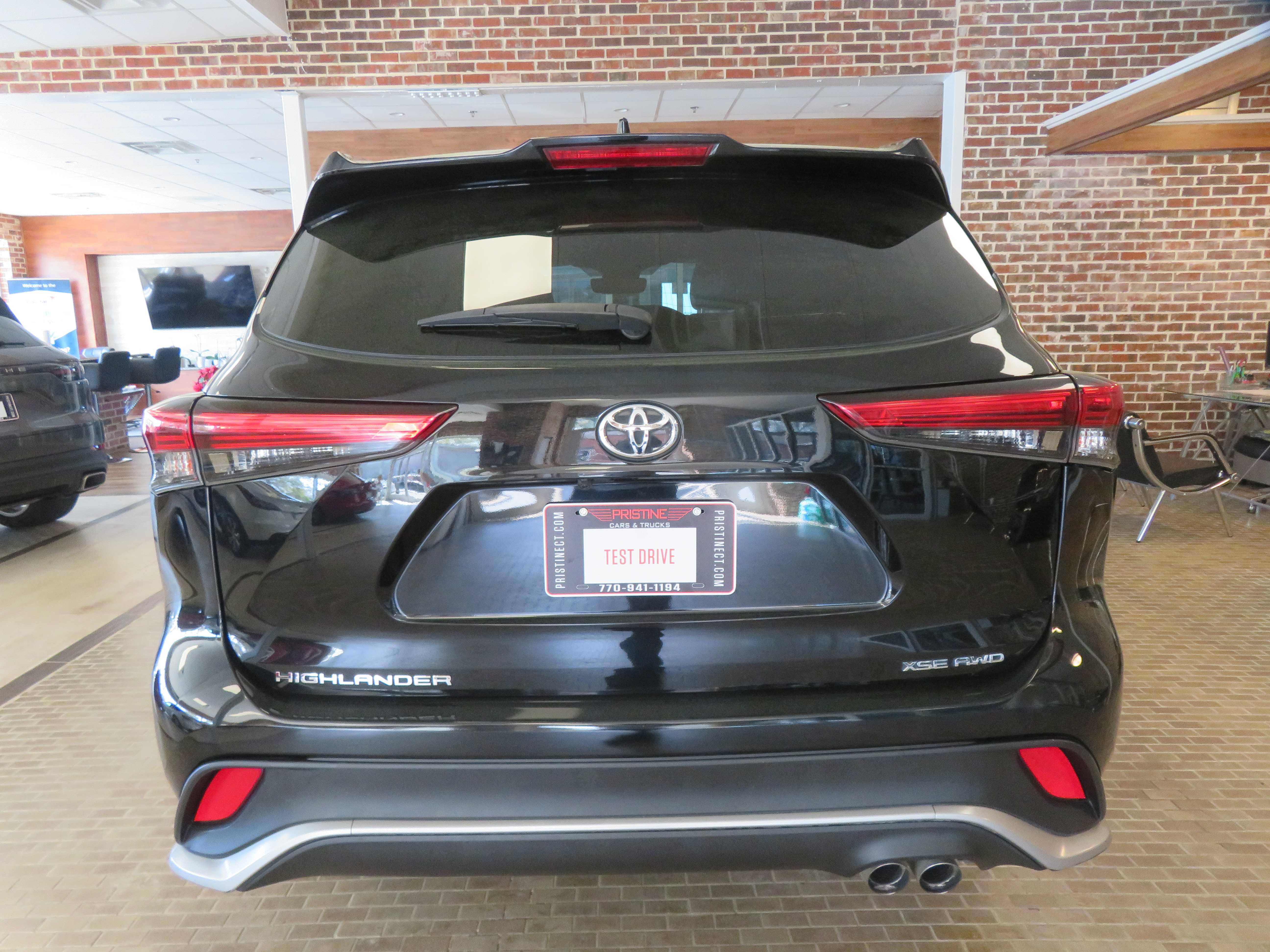 Used 2021 Toyota Highlander XSE AWD/4WD image 5