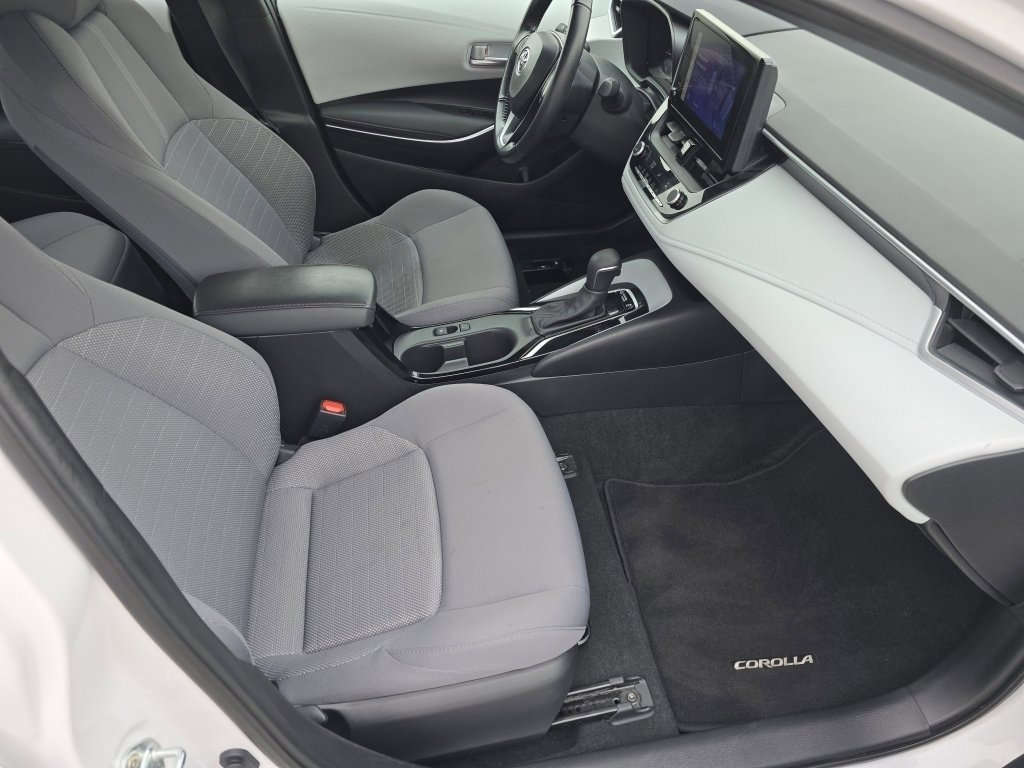 Used 2023 Toyota Corolla SE w/ Carpet Mat Package (TMS) image 10