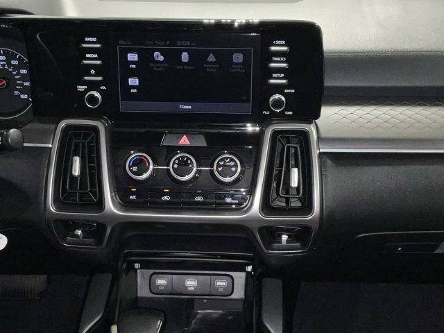 Used 2023 Kia Sorento LX FWD image 11