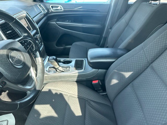 Used 2018 Jeep Grand Cherokee Laredo AWD/4WD image 26