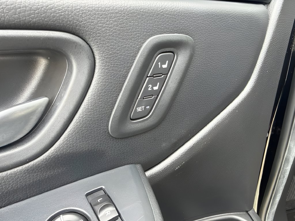 Used 2025 Honda Pilot EX-L image 11