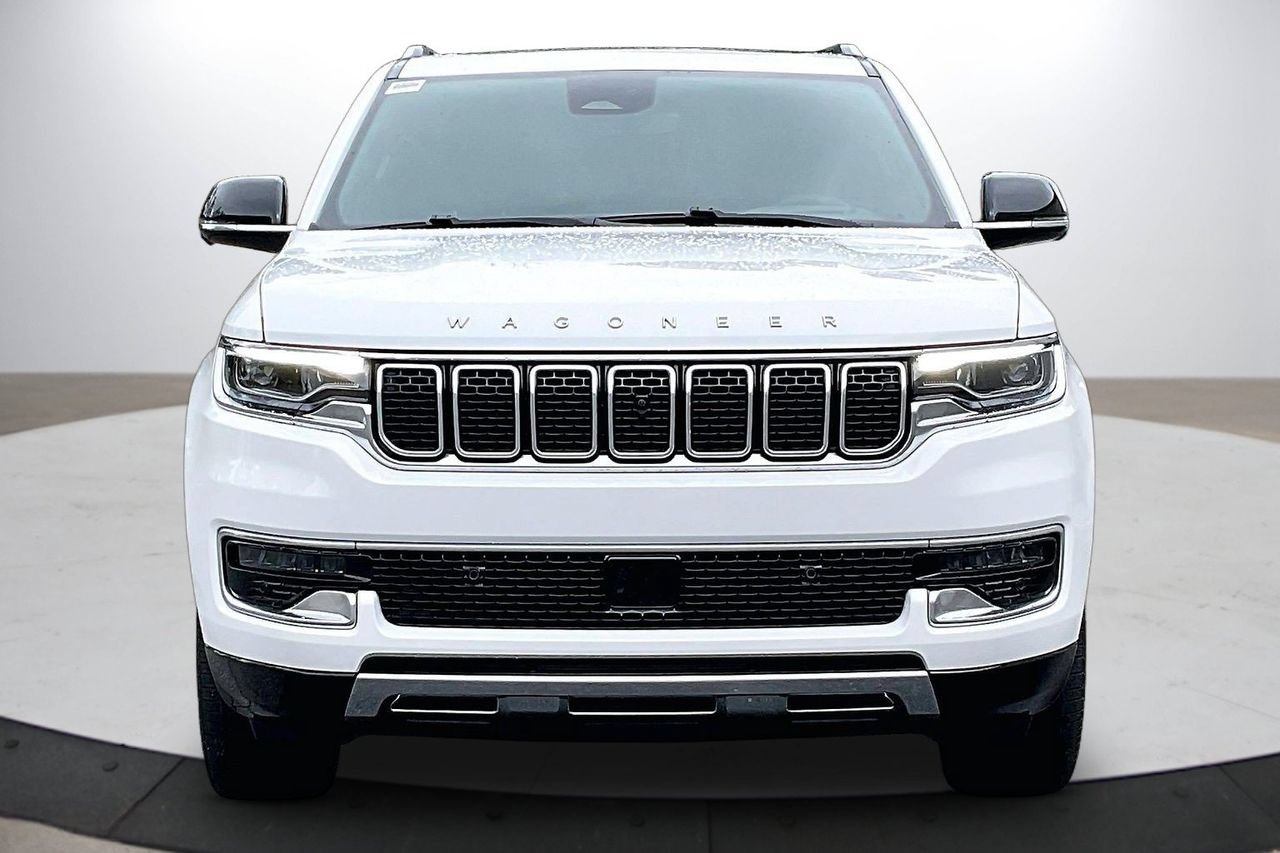 Certified 2025 Jeep Wagoneer Series III w/ Premium Group I AWD/4WD image 3