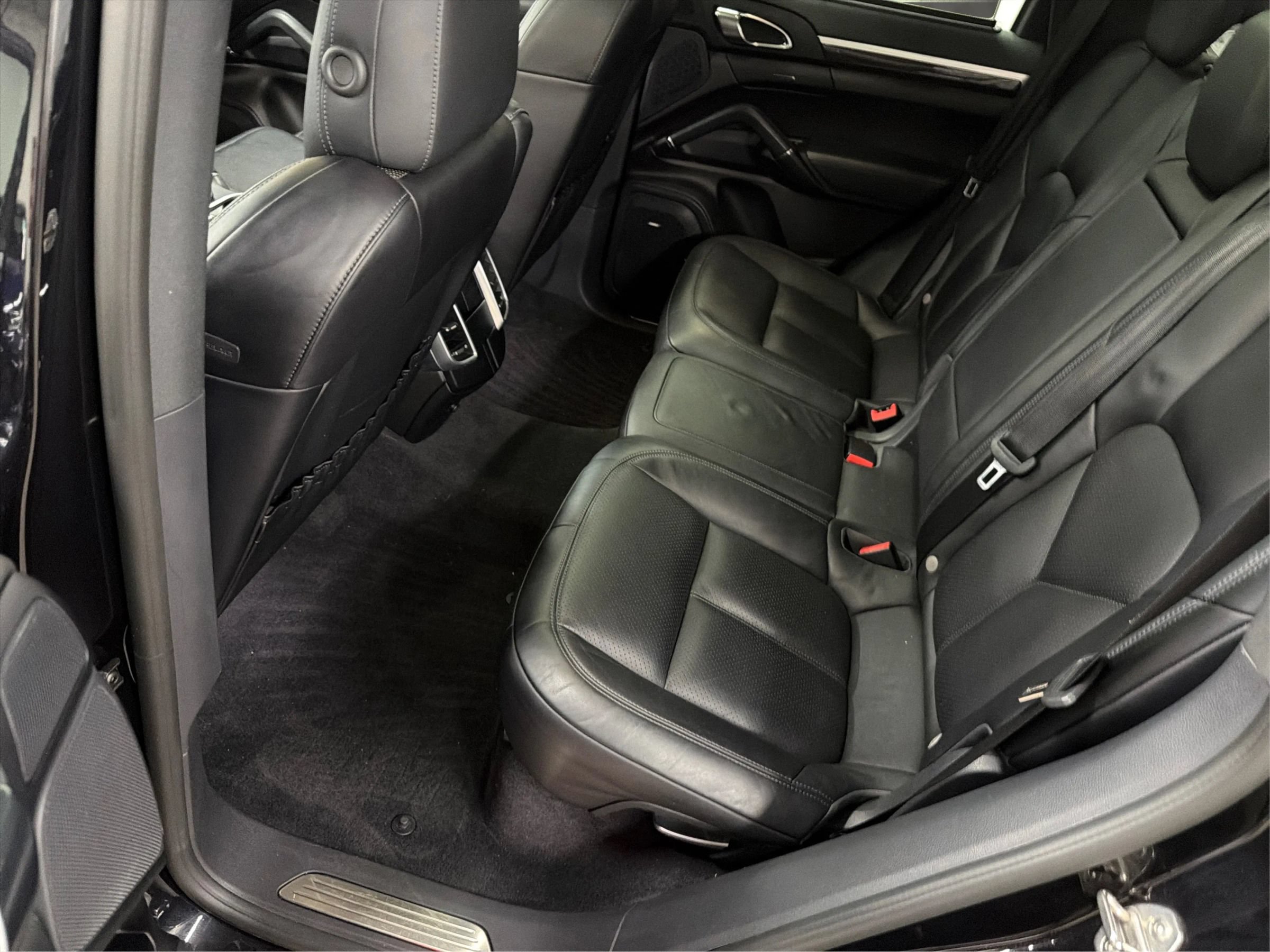 Used 2016 Porsche Cayenne S AWD/4WD image 30