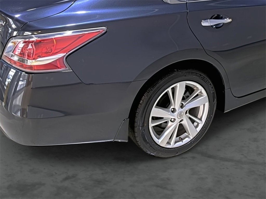 Used 2015 Nissan Altima 2.5 SV w/ Convenience Package image 12