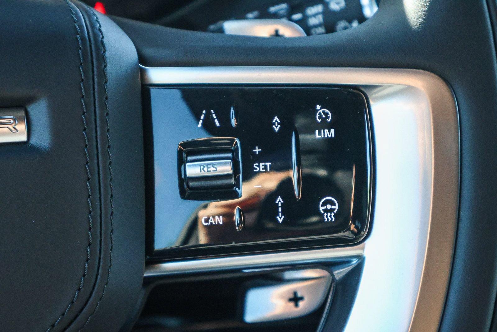 New 2026 Land Rover Range Rover SE image 38