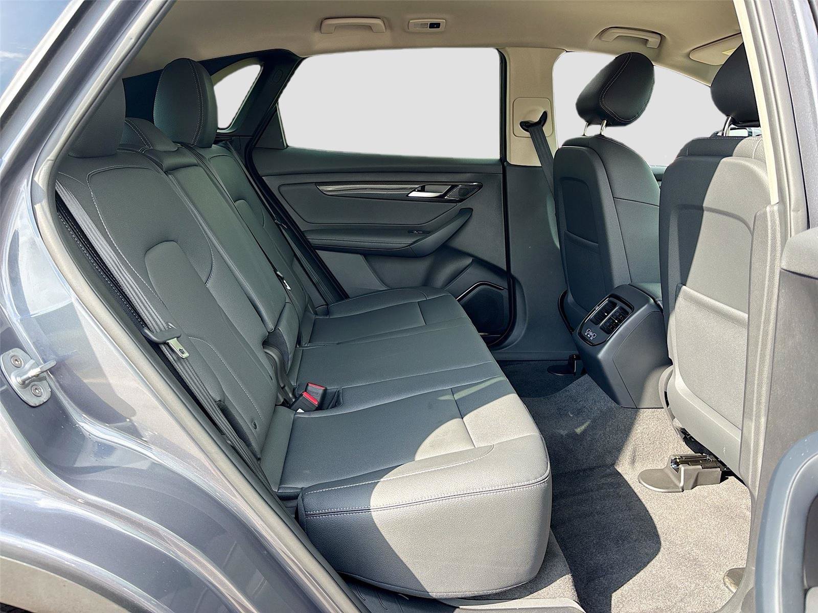 New 2025 VinFast VF 8 Eco AWD/4WD image 26