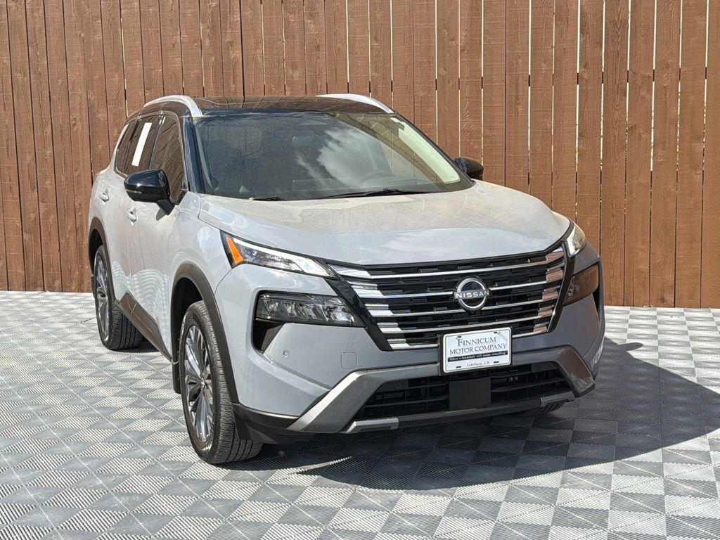 Used 2025 Nissan Rogue SL w/ Tech Package image 13