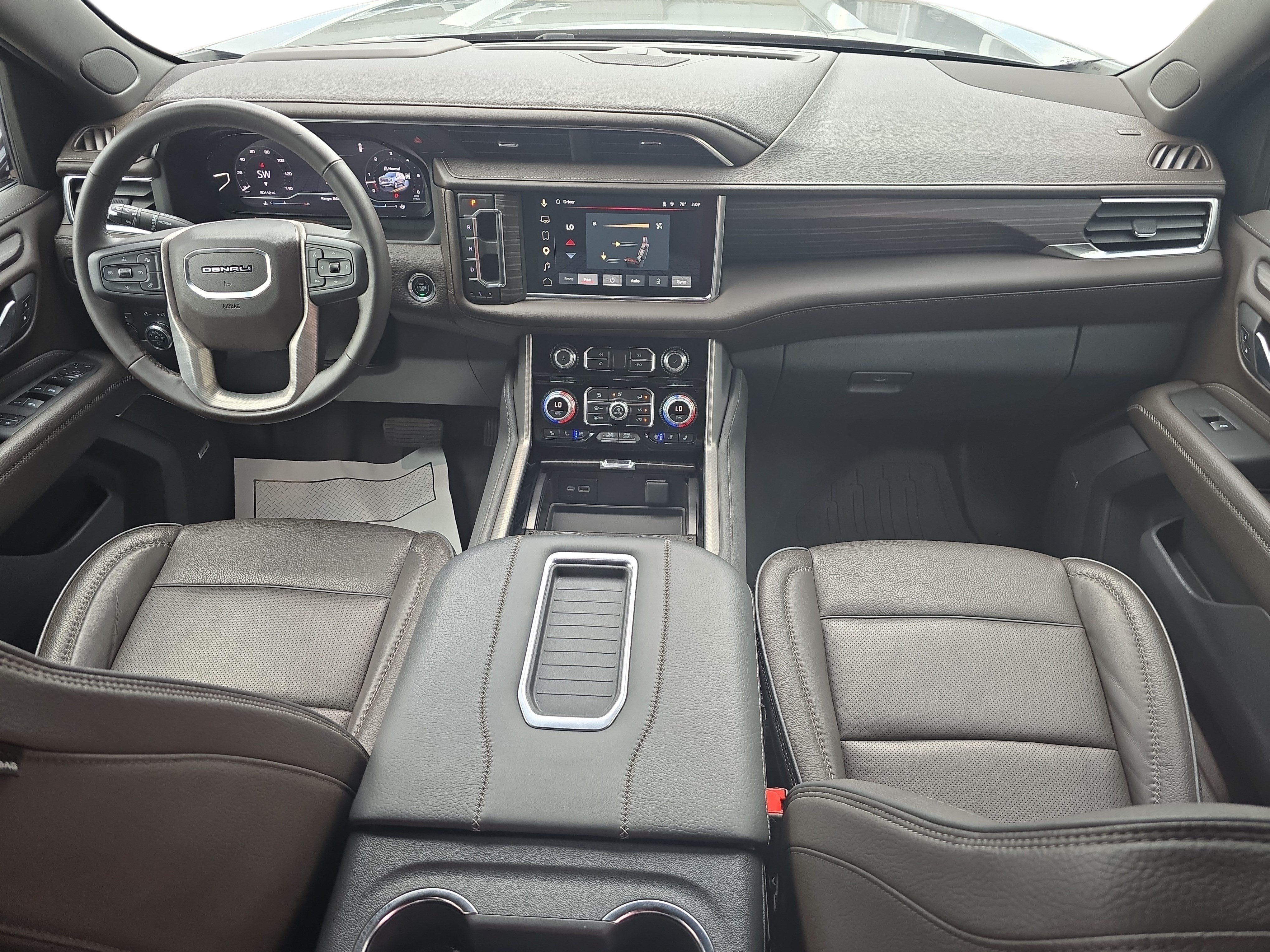 Used 2023 GMC Yukon Denali AWD/4WD image 9