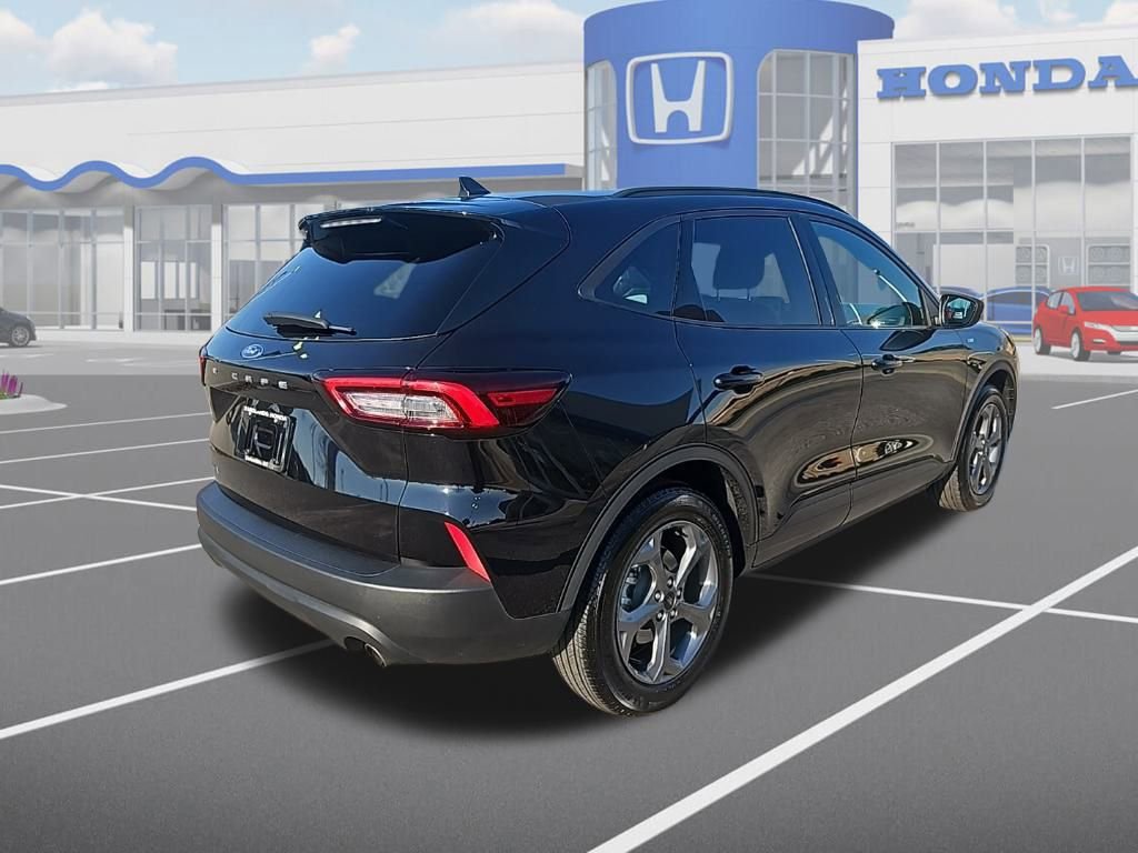 Used 2025 Ford Escape ST-Line image 9