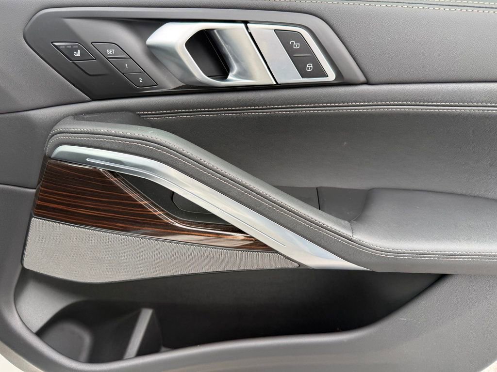 Used 2026 BMW X6 xDrive40i w/ Climate Comfort Package image 35
