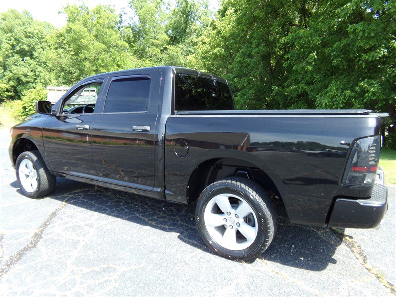 Used 2015 RAM 1500 Express AWD/4WD image 9